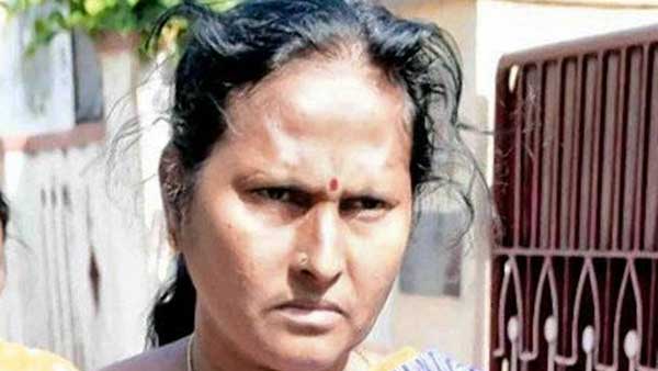 భార్య శిరీషా- కళ్యాణ రావు నినాదాలు
