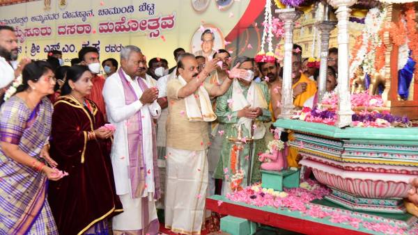 సాంప్రదాయంగా జరుగుతాయి... కాని ?