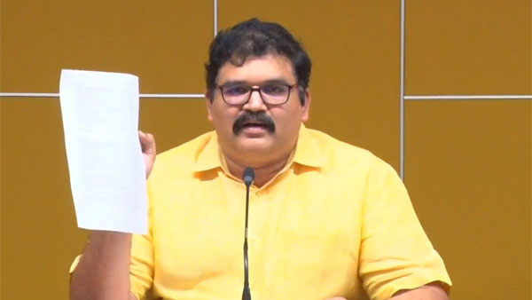 తాడేపల్లి పెద్దలను కాపాడటం కోసమే నోటీసులు