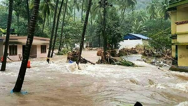 26 killed in Kerala, due to heavy rain, Floods: PM Modi spoke to CM Pinarayi Vijayan review the situation 26 killed in Kerala, due to heavy rain, Floods: PM Modi spoke to CM Pinarayi Vijayan review the situation