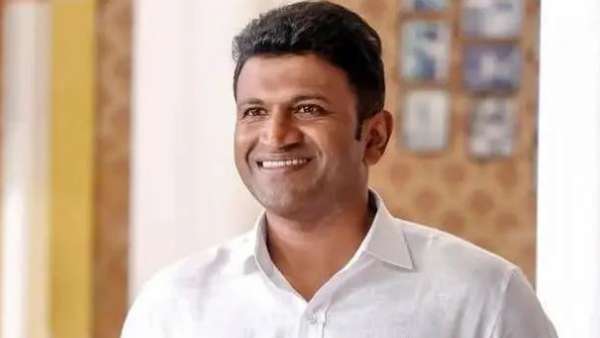 తండ్రి పార్థివేదేహం నుదుటిపై చెయ్యి పెట్టి..