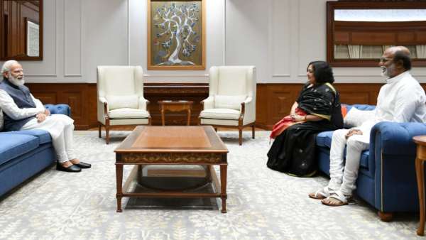 ప్రధాని మోదీతో రజనీకాంత్ దంపతులు
