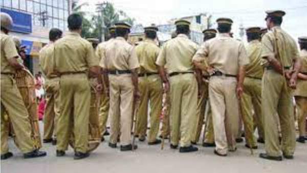 కేసు పెట్టిన భార్య..... జెండా ఎత్తేసిన భర్త