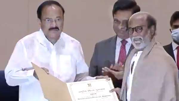 వెంకయ్యనాయుడి చేతుల మీదుగా అవార్డు