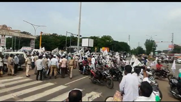 అలుపెరుగని పోరాటం చేస్తున్న స్టీల్ ప్లాంట్ కార్మికులు