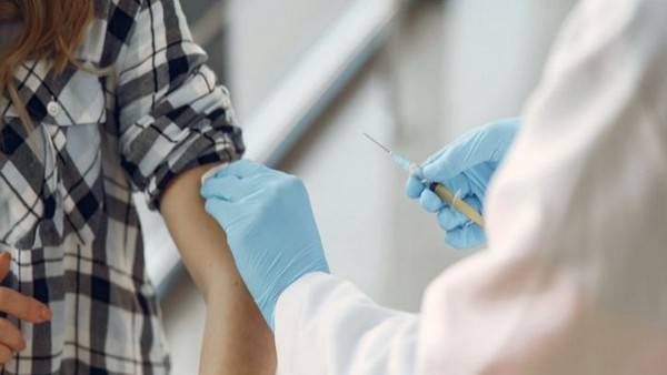 99 percent people are safe who take 2 doses vaccine 99 percent people are safe who take 2 doses vaccine