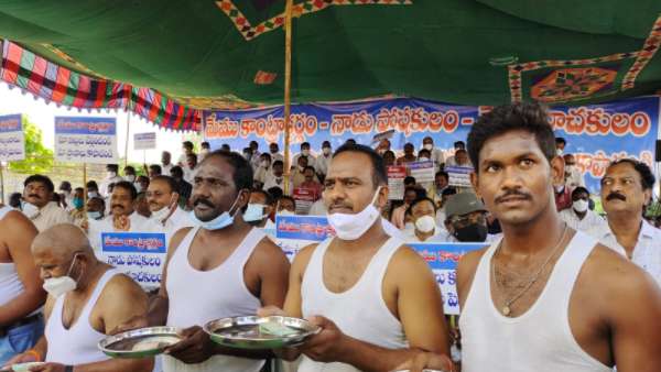 రాష్ట్రవ్యాప్తంగా రోడ్డెక్కిన కాంట్రాక్టర్లు