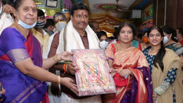 vijayawada kanakadurga appearing as balatripura sundari on second day of dussehra sarannavaratris vijayawada kanakadurga appearing as balatripura sundari on second day of dussehra sarannavaratris