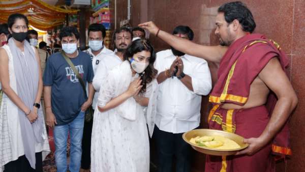 vijayawada kanakadurga appearing as balatripura sundari on second day of dussehra sarannavaratris vijayawada kanakadurga appearing as balatripura sundari on second day of dussehra sarannavaratris
