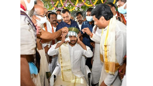 AP CM YS Jagan visits Sri Durga Malleswara Swamy temple and offers prayers to Kanaka Durgamma AP CM YS Jagan visits Sri Durga Malleswara Swamy temple and offers prayers to Kanaka Durgamma
