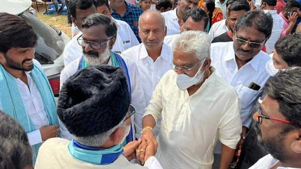 తోబుట్టువు క్షేమ సమాచారంపై ఆరా..