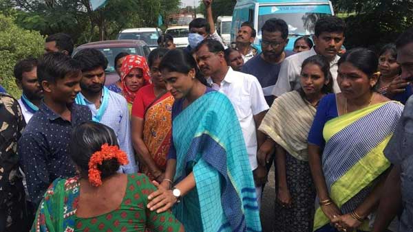 మన్సాన్ పల్లి వద్ద మధ్యాహ్న భోజన విరామం..