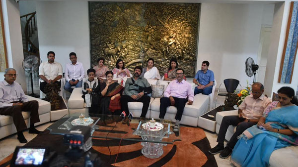 చేతులు ముడుచుకొని కూర్చోలేం