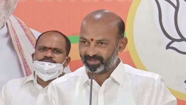 వరి సాగు చేసుకోవాలని, ప్రభుత్వం మెడలు వంచైనా ధాన్యం కొనిపిస్తామని చెప్తున్న బండి సంజయ్
