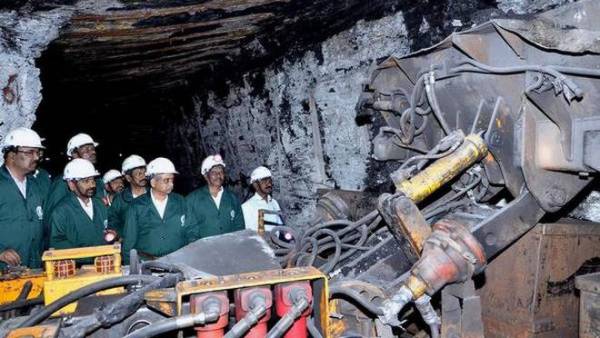Singareni: Accident in kalyani khani opencast mine, a under manager killed Singareni: Accident in kalyani khani opencast mine, a under manager killed