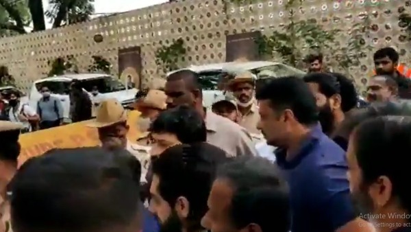తెలుగు, తమిళ హీరోలకు ఆహ్వానం