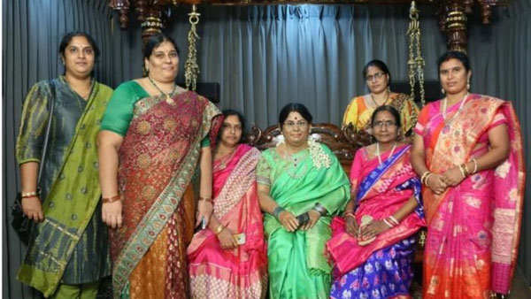 తల్లి విగ్రహాన్ని తండ్రికి గిఫ్ట్ గా ఇచ్చిన కూతురు, తల్లి పుట్టినరోజున వేడుకలు