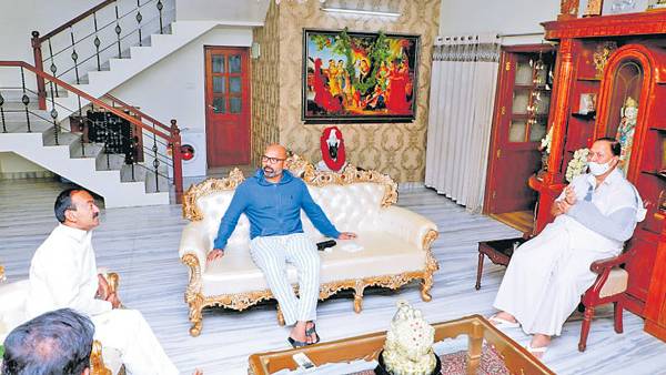 బీజేపీలోకి రావాలంటూ ఆహ్వానం..