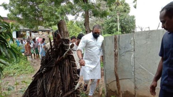 వైసీపీ మంత్రులపై మండిపడుతున్న వరద బాధితులు