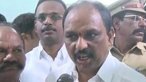 విద్యార్థులపై లాఠీ చార్జ్ చెయ్యటంపై లోకేష్ ఫైర్ . సీఎం జగన్ , మంత్రులపై తీవ్ర వ్యాఖ్యలు