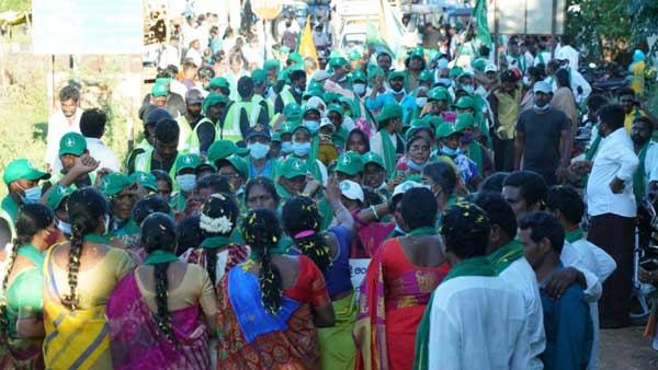 నెల్లూరు జిల్లాలో కొనసాగుతున్న పాదయాత్ర .. మహిళల పాదాలకు పాలాభిషేకం