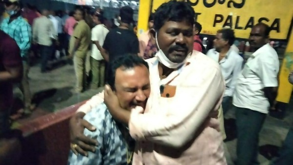 పట్టాల మీదికి అంబులెన్స్..