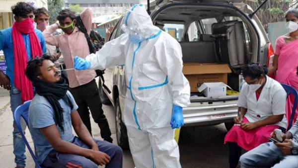 ఒమిక్రాన్ దెబ్బతో గజగజా వనికిపోతున్న ప్రజలు