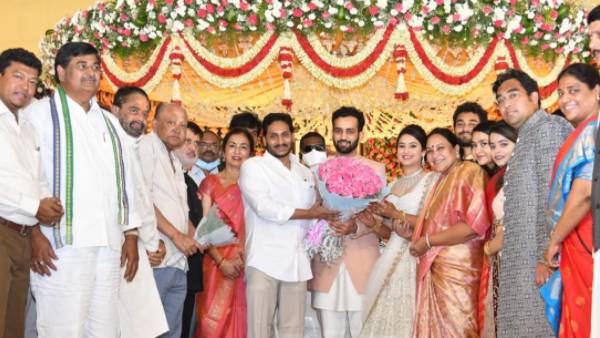 CM YS Jagan attended marriage reception of the daughter of Pathapatnam MLA Reddy Shanti CM YS Jagan attended marriage reception of the daughter of Pathapatnam MLA Reddy Shanti
