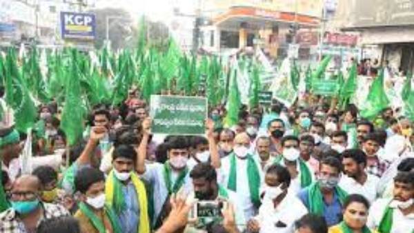 ర్యాలీ.. లాఠీఛార్జీ..
