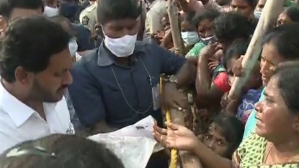అందరినీ ఆదుకుంటాం: బాధితులకు సీఎం జగన్ సూచన