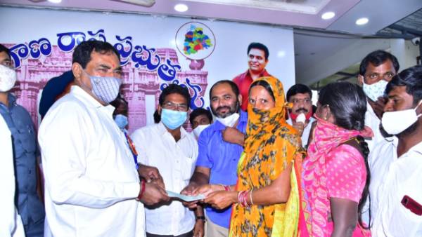సంక్షేమ పథకాల అమలులో తెలంగాణ టాప్.. సీఎంను పొగడ్తలతో ముంచెత్తిన ఎర్రబెల్లి