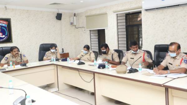ఏఆర్ పోలీసు సిబ్బంది పని భారం తగ్గించాలి.. అదనంగా గార్డులను నియమించాలన్న సీపి