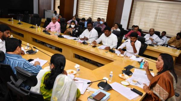 మల్టీ పర్పస్ ఫంక్షన్ హాల్ నిర్మాణం.. పలు ప్రాంతాల్లో వేగవంతంగా నిర్మాణం