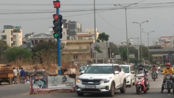 Smart signals in city squares.!Priority to public transport safety!GHMC innovative experiment.! Smart signals in city squares.!Priority to public transport safety!GHMC innovative experiment.!