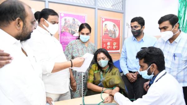 బస్తీ వాసుల్లో హర్షం.. సౌకర్యాలు బాగున్నాయన్న స్దానికులు
