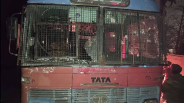 terror attack on police bus in srinagar, 3 dead and 14 injured terror attack on police bus in srinagar, 3 dead and 14 injured