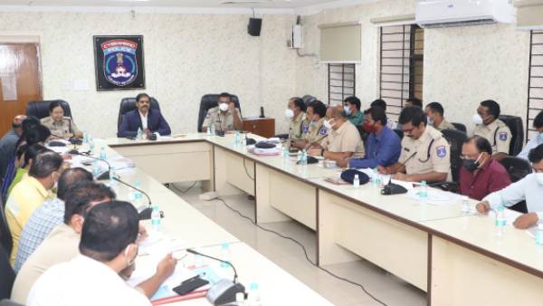 ప్రజలకు జవాబుదారీతనంగా ఉండాలి.. అప్పుడే గౌరవం పురుగుతుందన్ని సీపీ