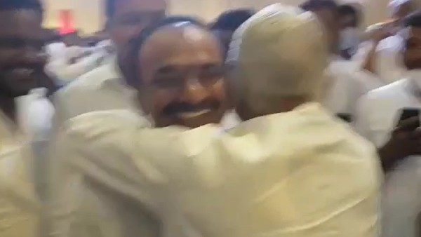 పార్టీ మారితే సంబంధాలు కట్ చేసుకునే రోజులు.. కాని కేకే మాత్రం ఈటలను ఆప్యాయంగా హగ్ చేసుకున్నారు