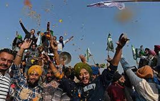Video: Aircraft Showers Flowers On Farmers Returning Home After A Year Video: Aircraft Showers Flowers On Farmers Returning Home After A Year