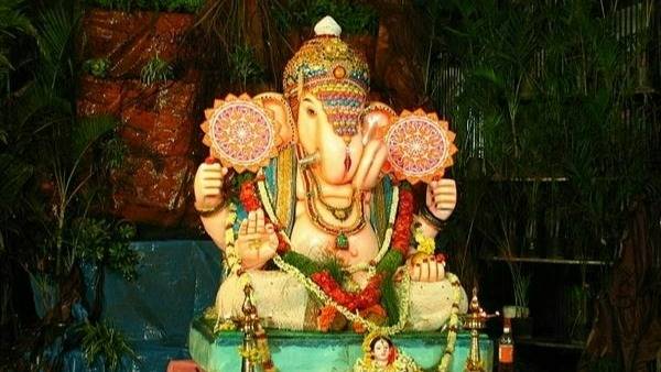 God Ganapati in Papaya fruit.. Devotees Worships as Vignas disappear. God Ganapati in Papaya fruit.. Devotees Worships as Vignas disappear.
