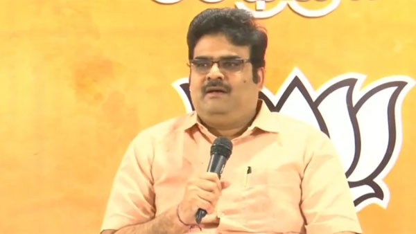 ఆస్థి హక్కు పత్రాలపై జగన్ ఫోటోలా?