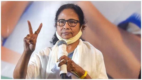 పశ్చిమ బెంగాల్ ముఖ్యమంత్రిగా మమతా బెనర్జీ ప్రమాణ స్వీకారం