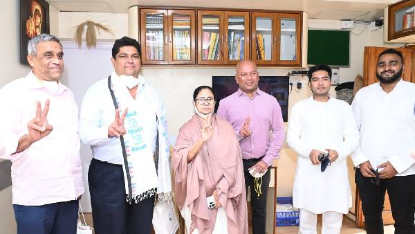 Goa Polls: మమతాబెనర్జీ సమక్షంలో టీఎంసీలో చేరిన కాంగ్రెస్ ఎమ్మెల్యే; గోవాలో కాంగ్రెస్ కు బిగ్ షాక్!!