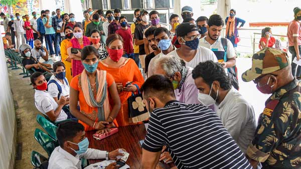 కరోనా టీకాల కార్యక్రమం ప్రారంభమైంది