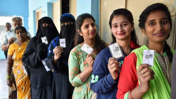GOA elections: గోవాలో మహిళలకు వరాలజల్లు: పోటీపడుతున్న రాజకీయ పార్టీలు; మ్యాటర్ ఇదే!!