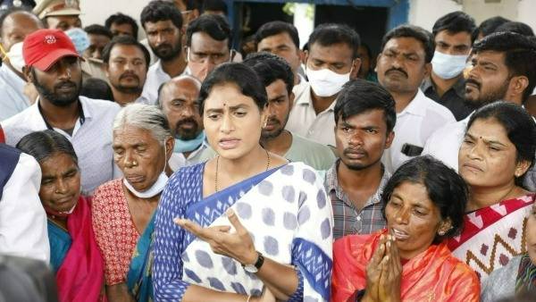 సీఎంకు ఇంగితముంటే 50లక్షలు ఇవ్వాలి.. స్వామి కుటుంబాన్ని ఆదుకోవాలన్న షర్మిళ