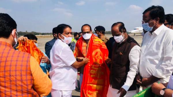 కేసీఆర్ మీ హామీలేమయ్యాయి.?: శివరాజ్ సింగ్