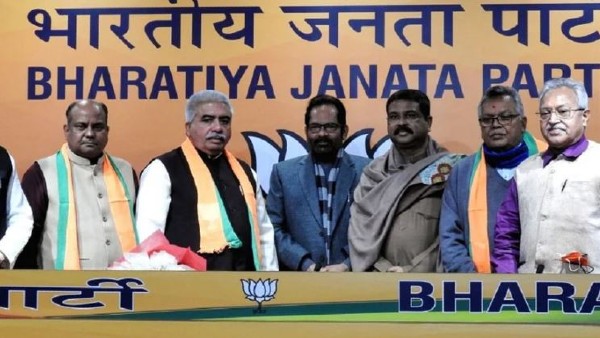 UP Polls 2022: Senior Congress leader Rakesh Sachan joins BJP UP Polls 2022: Senior Congress leader Rakesh Sachan joins BJP