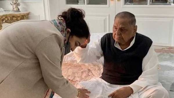 Mulayam Singh Gives blessings To Aparna Yadav After BJP Entry Mulayam Singh Gives blessings To Aparna Yadav After BJP Entry