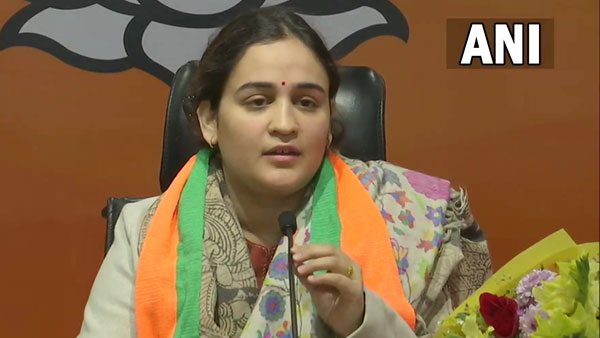 Mulayam Singh Yadavs daughter-in-law Aparna Yadav joined BJP at Delhi Party headquarters Mulayam Singh Yadavs daughter-in-law Aparna Yadav joined BJP at Delhi Party headquarters